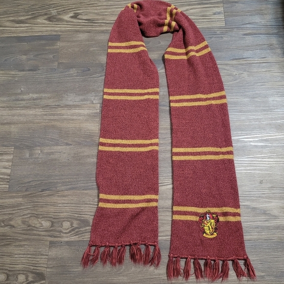 Harry Potter Red and Gold Striped Scarf Embroidered Crest Gryffindor - Picture 1 of 5